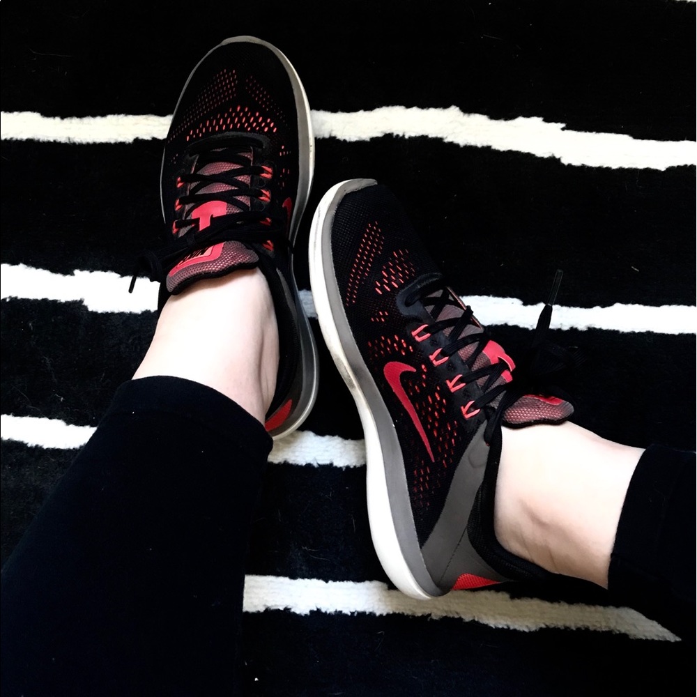 Comfy Nike Flex, black, pink and taupe. Size 7.5.